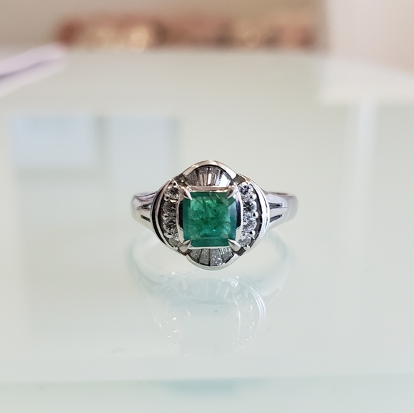 $4,995 Platinum Emerald & Diamong Heirloom Ring - Picture 8 of 16